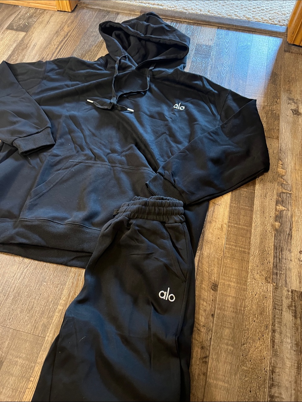 ALO Yoga Men's Black Pullover Hoodie